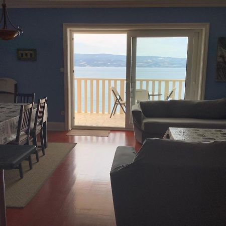 Apartments Lozina On The Beach Оміш Екстер'єр фото