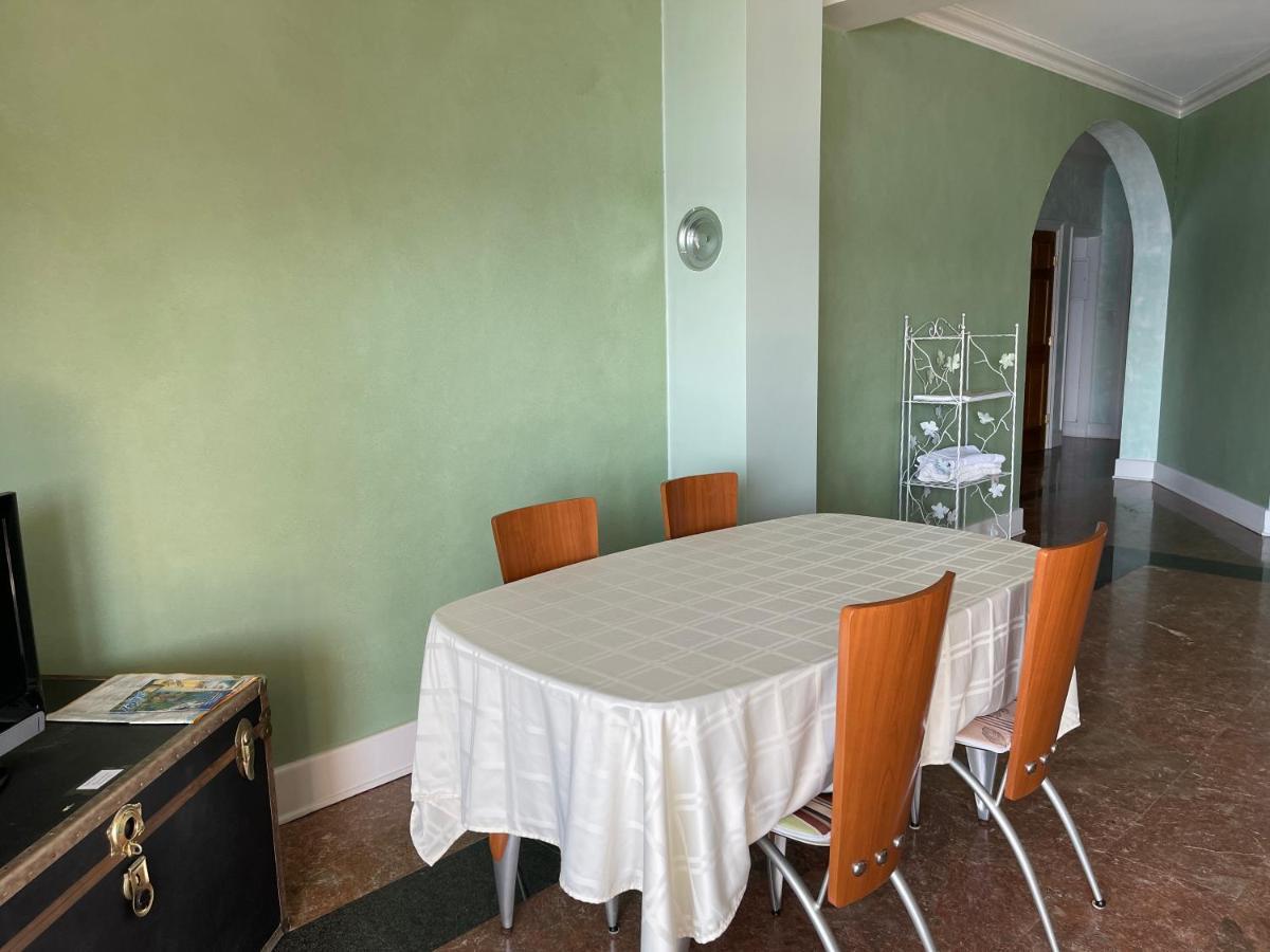 Apartments Lozina On The Beach Оміш Екстер'єр фото