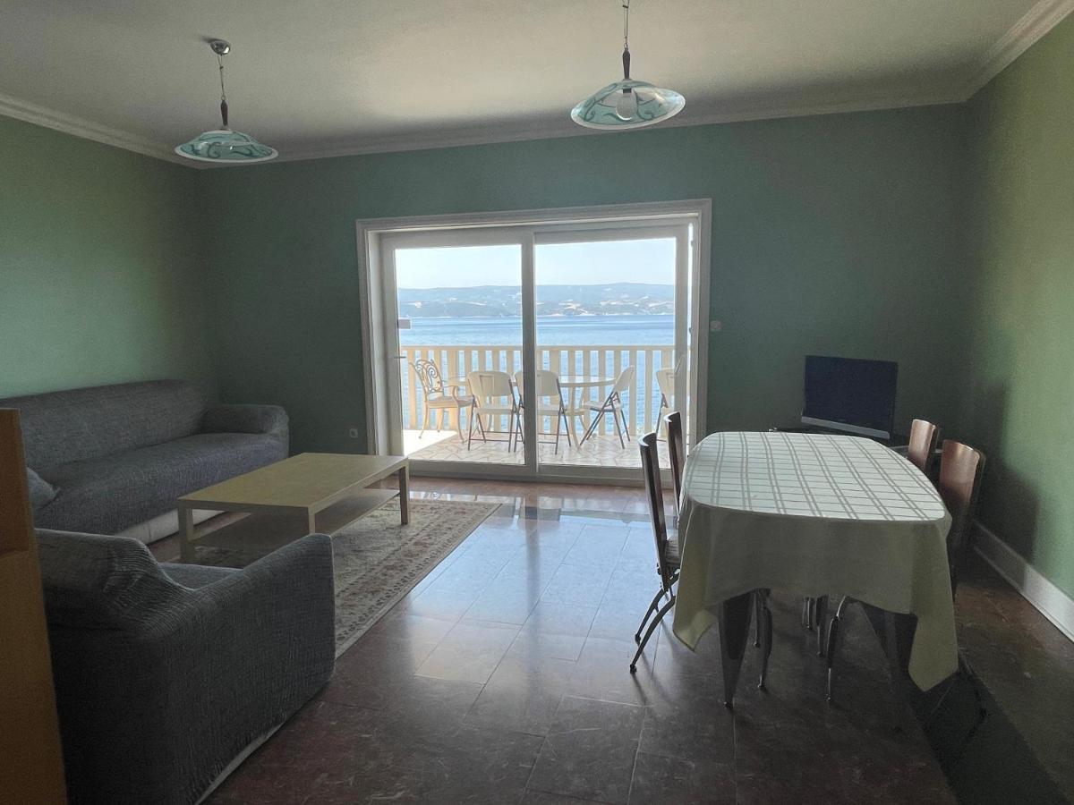Apartments Lozina On The Beach Оміш Екстер'єр фото