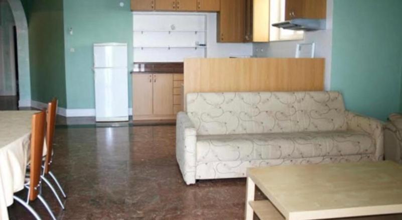 Apartments Lozina On The Beach Оміш Екстер'єр фото